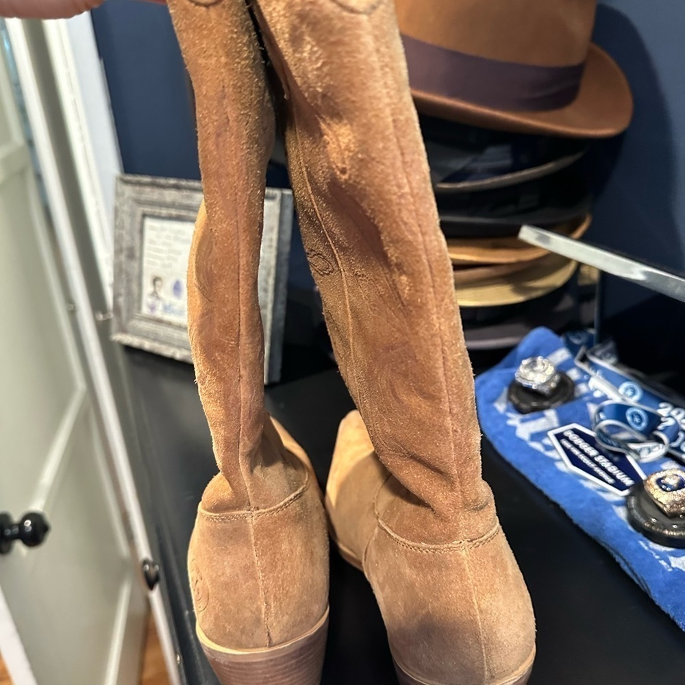 Urban Outfitters Camel Heeled Boots - Picture 9 of 12